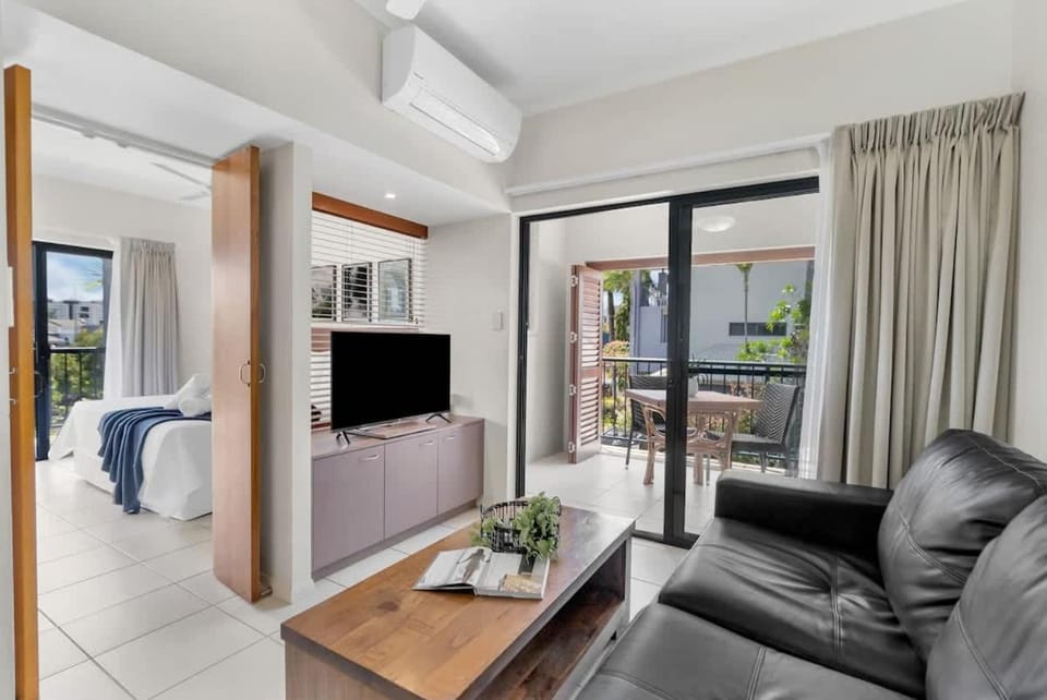 Tropic Nest - Resort-Style Escape by the Waterfront Apartment in Cairns