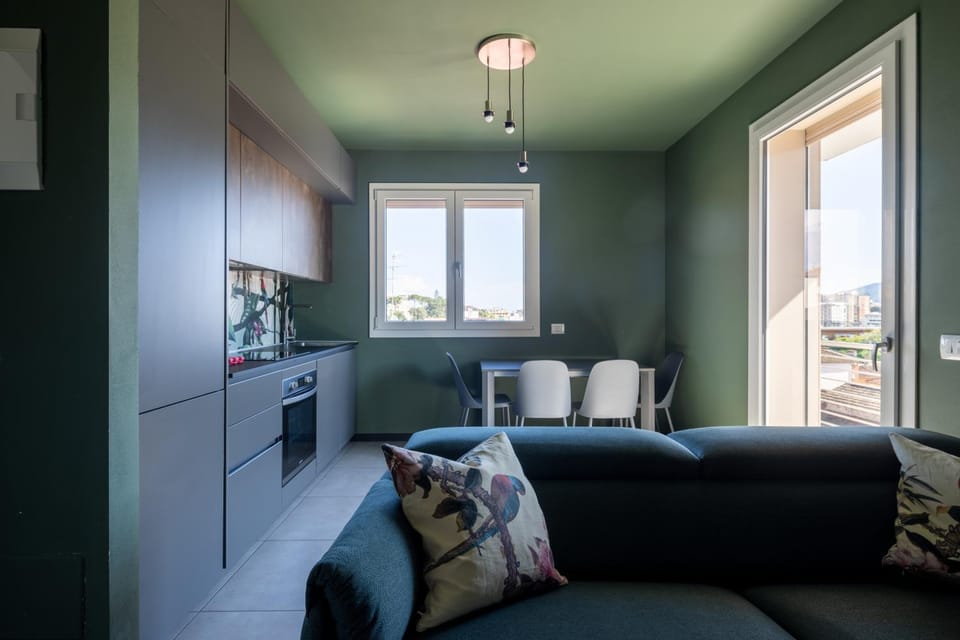 Kitchen or kitchenette, Living room, Seating area, Dining area