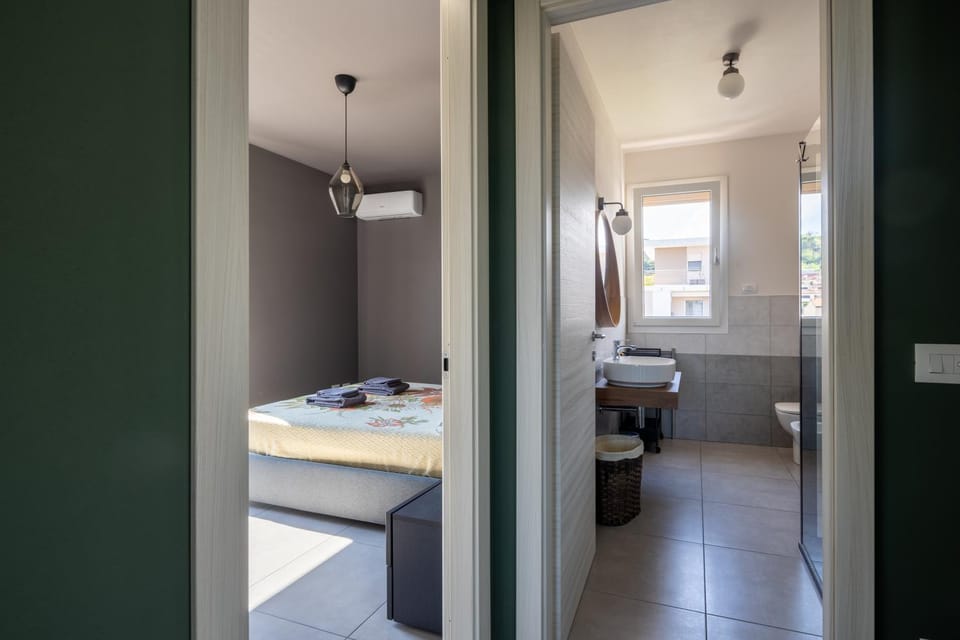 Bed, Bathroom, Photo of the whole room, Bedroom