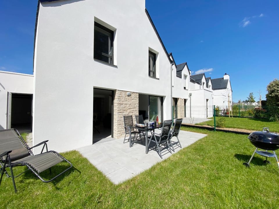 Property building, Facade/entrance, Off site