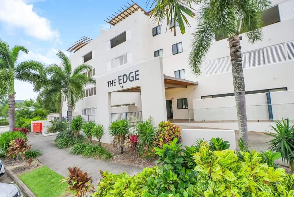 Sunrise Palms - Resort-style Escape by the Esplanade Apartment in Cairns