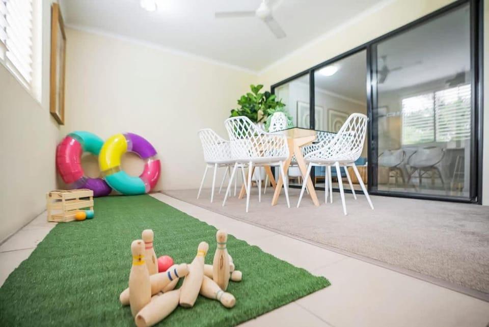 Sunrise Palms - Resort-style Escape by the Esplanade Apartment in Cairns