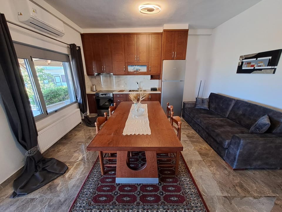 Seating area, kitchen