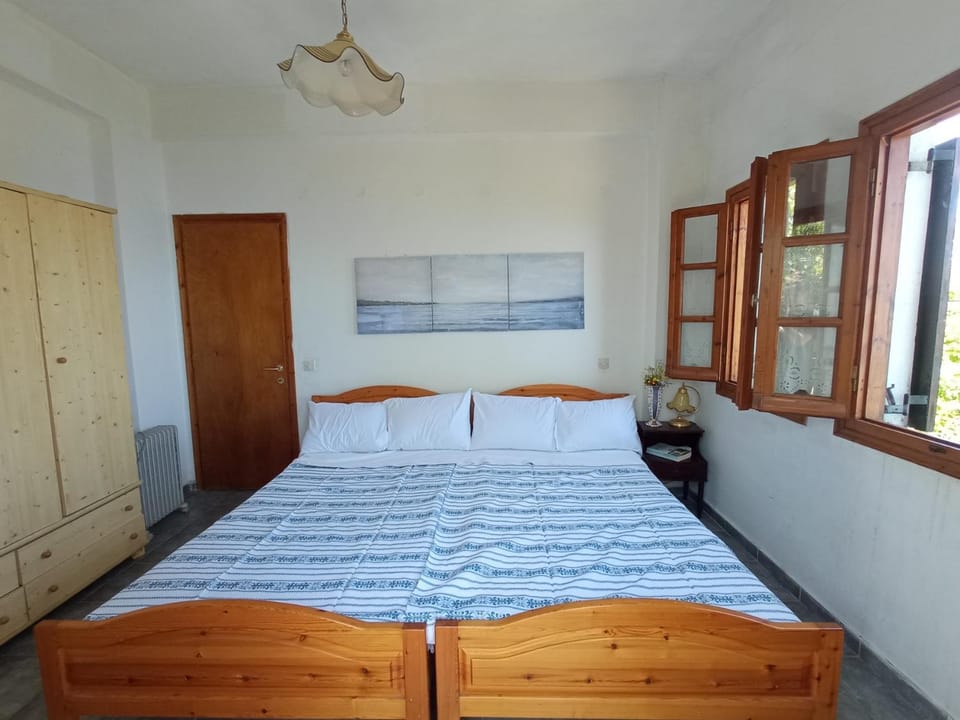 Bed, Photo of the whole room, Bedroom, wardrobe