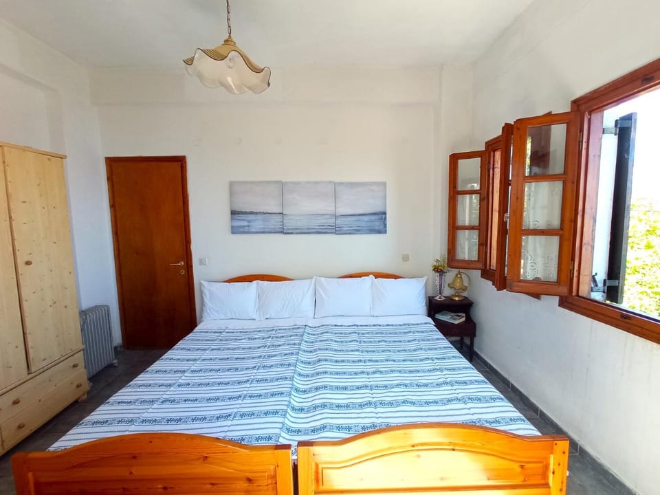 Bed, Photo of the whole room, Bedroom, wardrobe