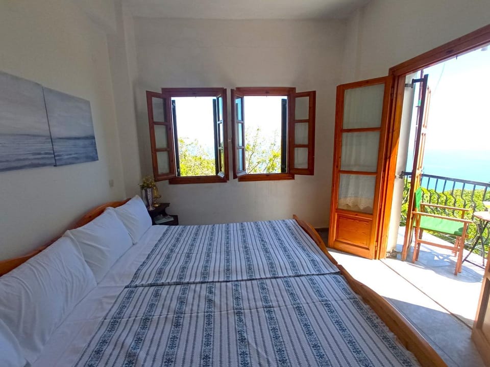 Bed, Natural landscape, View (from property/room), Balcony/Terrace, Photo of the whole room, Bedroom, Sea view