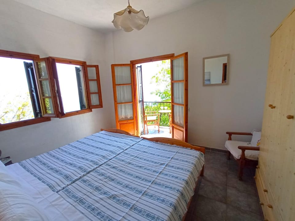 Bed, Balcony/Terrace, Photo of the whole room, Bedroom