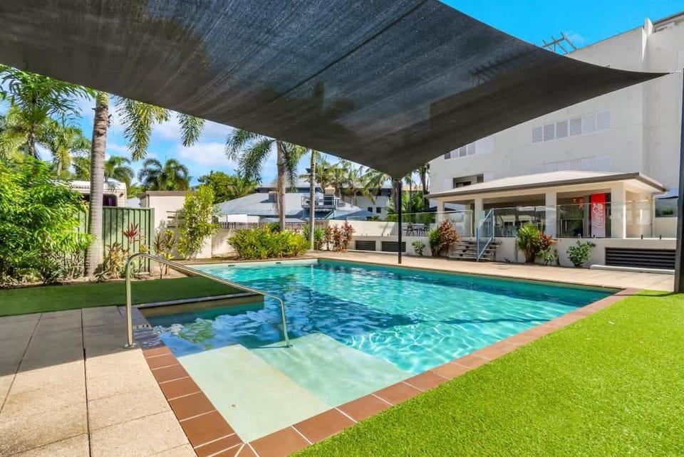The Edge - Just Steps To Cairns Esplanade Frontage Apartment in Cairns