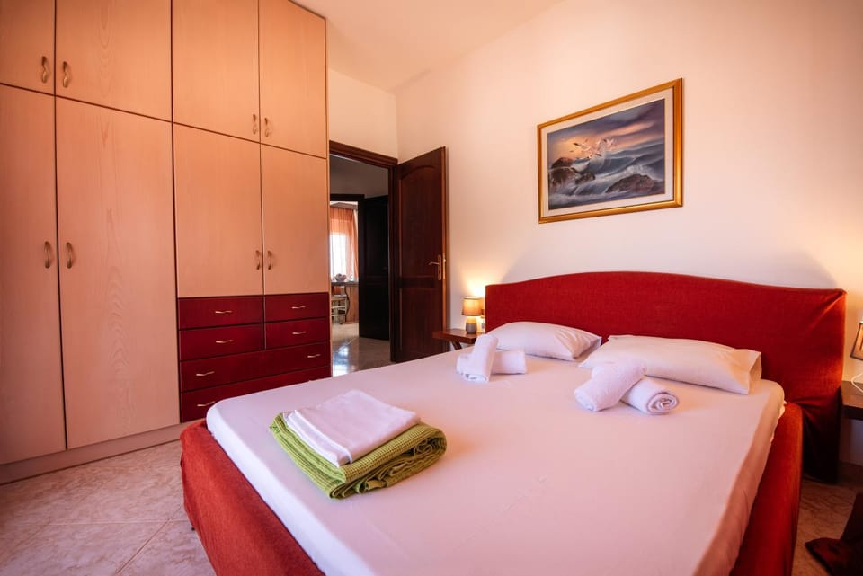 Bed, Photo of the whole room, Bedroom, towels, wardrobe