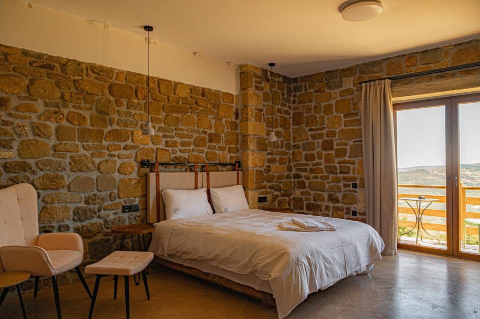 Bed, View (from property/room), Living room, Photo of the whole room, Seating area, Bedroom