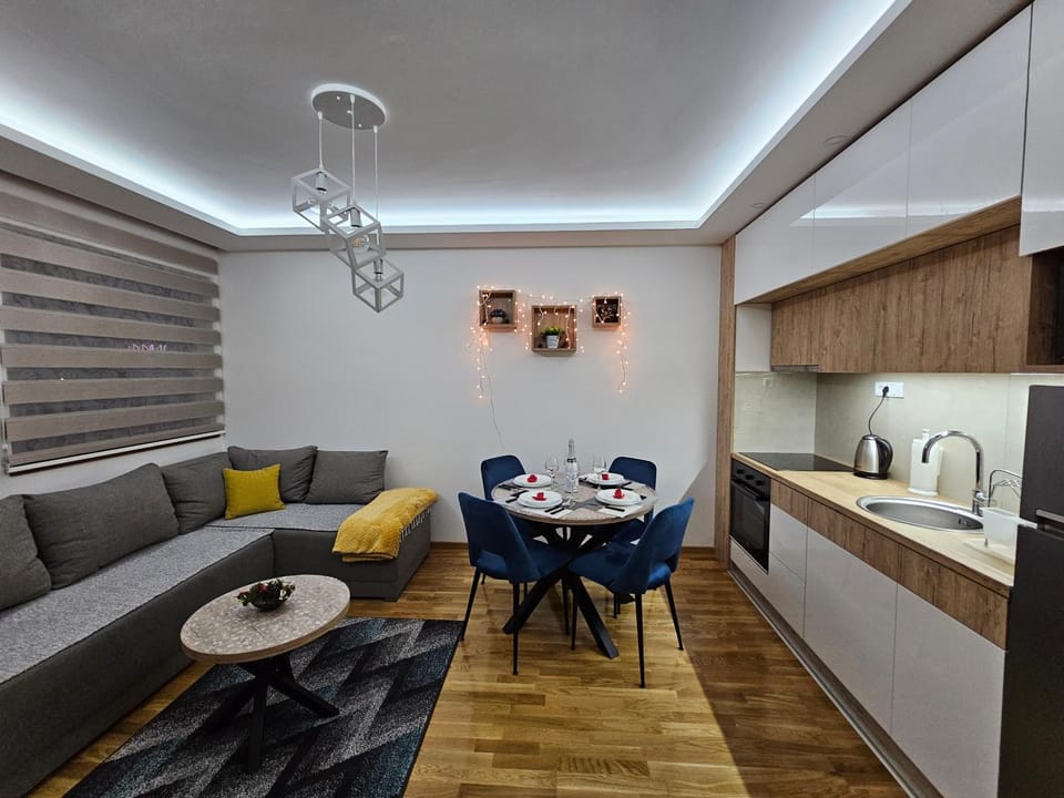 Kitchen or kitchenette, Living room, Seating area, Dining area