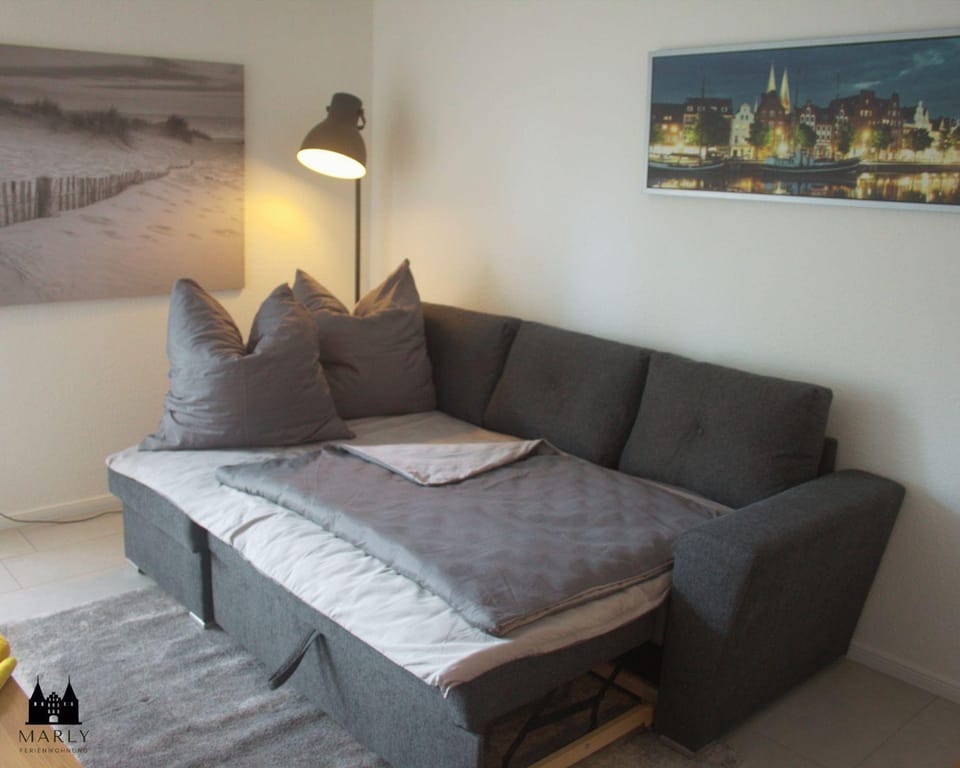 Bed, Living room