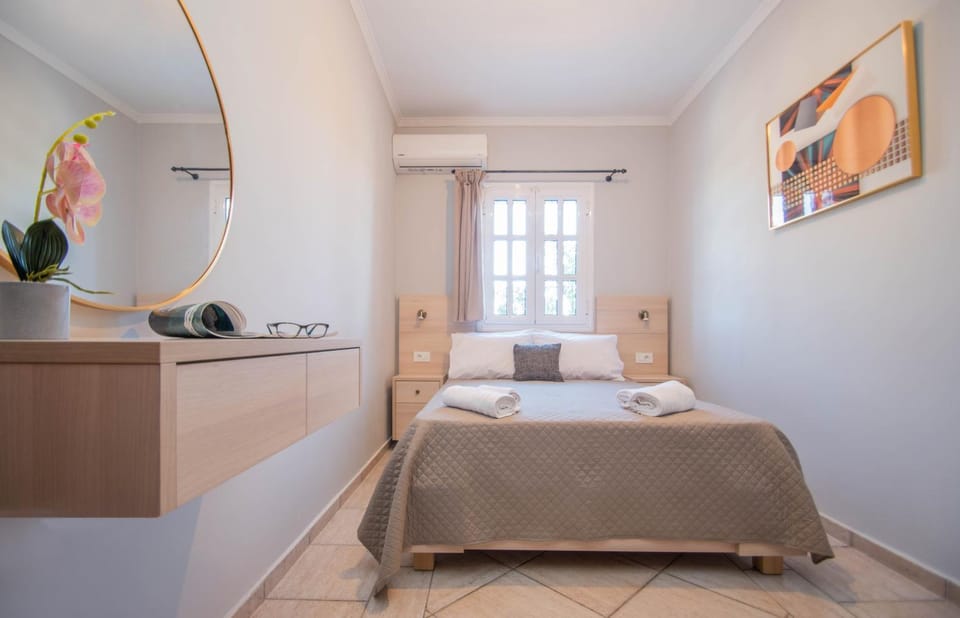 Bed, Photo of the whole room, Bedroom, towels, air conditioner