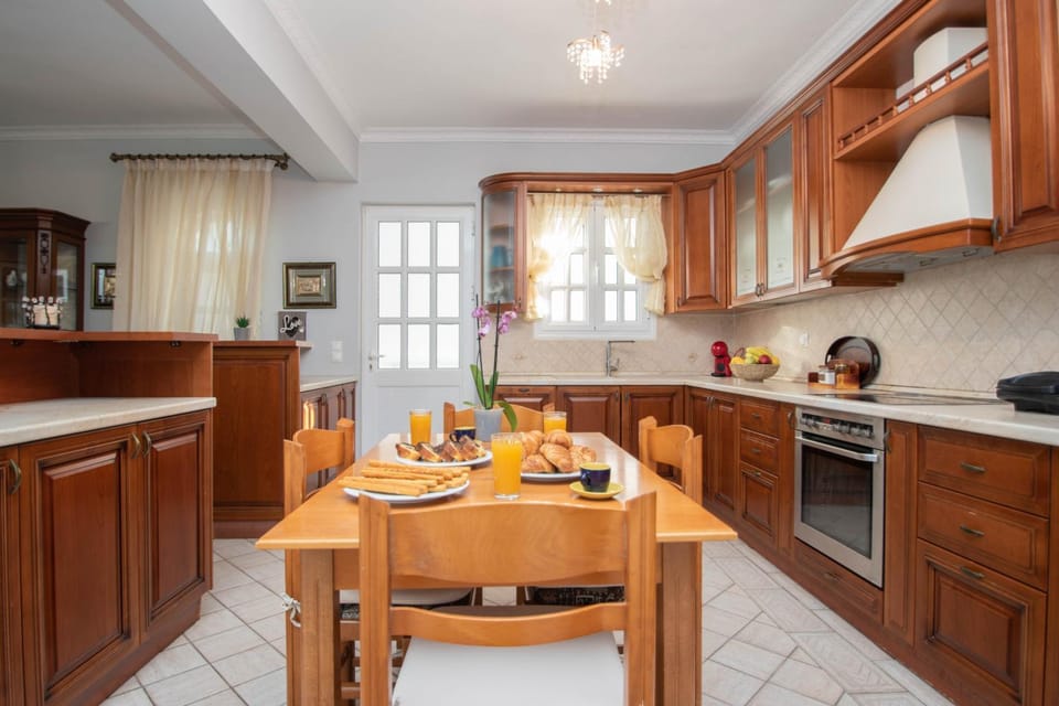 Kitchen or kitchenette, Dining area, dishwasher, minibar, pet friendly, stove