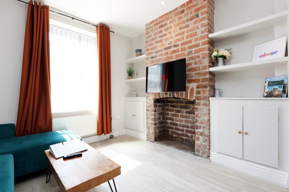 High End City Centre Parking Garden 4 beds House in Cardiff