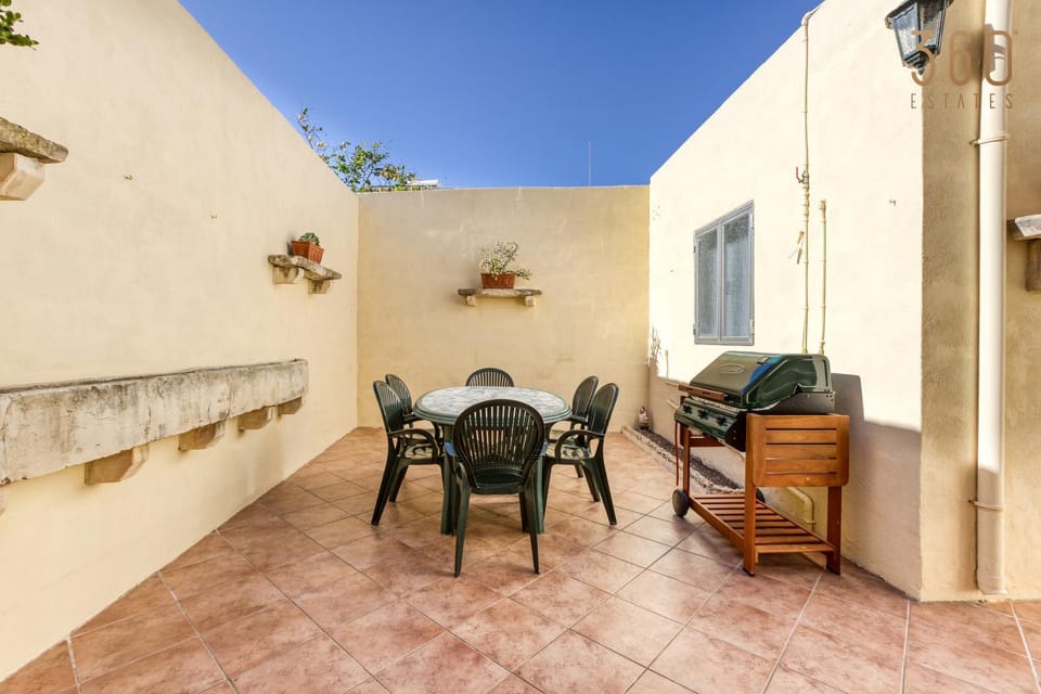Patio, Day, View (from property/room), Balcony/Terrace, Living room, Seating area, Dining area