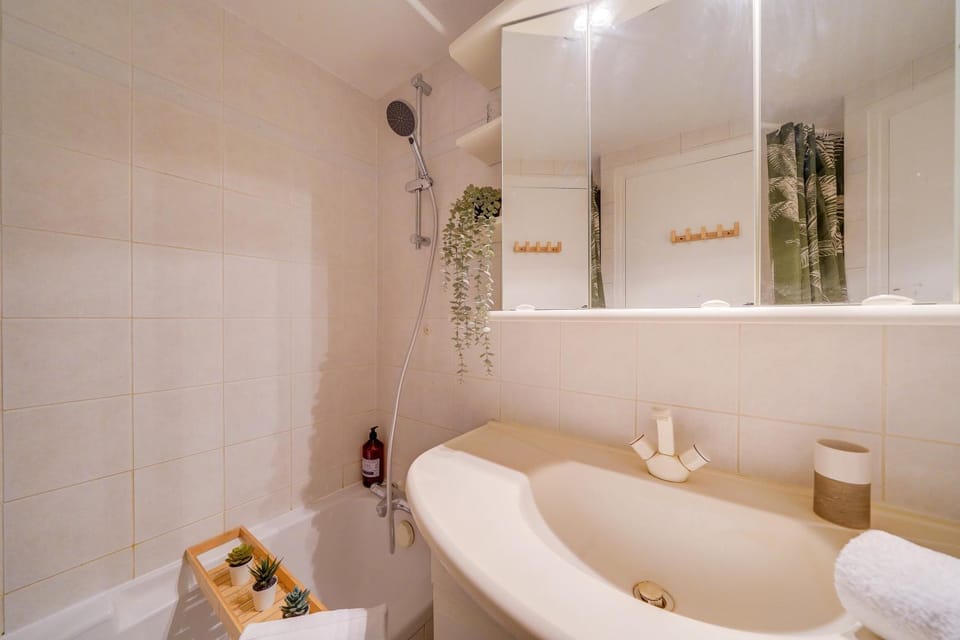 Bathroom, Bath