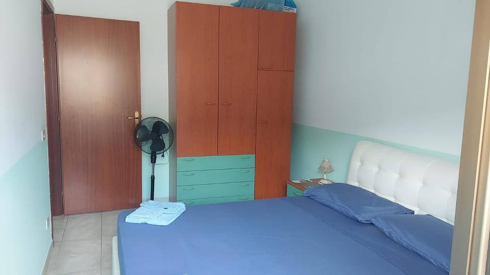 Bed, Photo of the whole room, Bedroom, towels, wardrobe