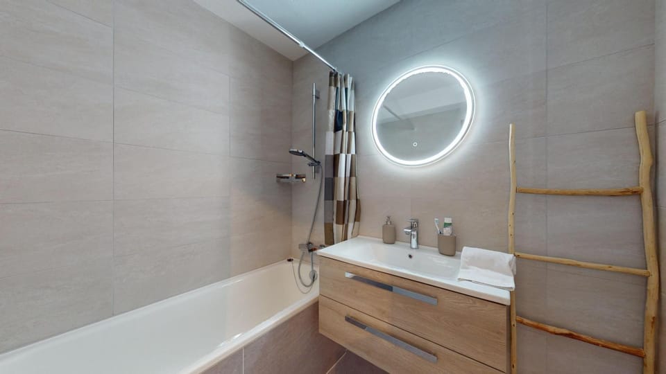 Bathroom, Bath