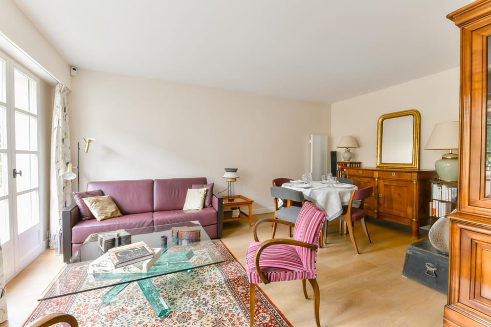 Living room, Seating area, locker