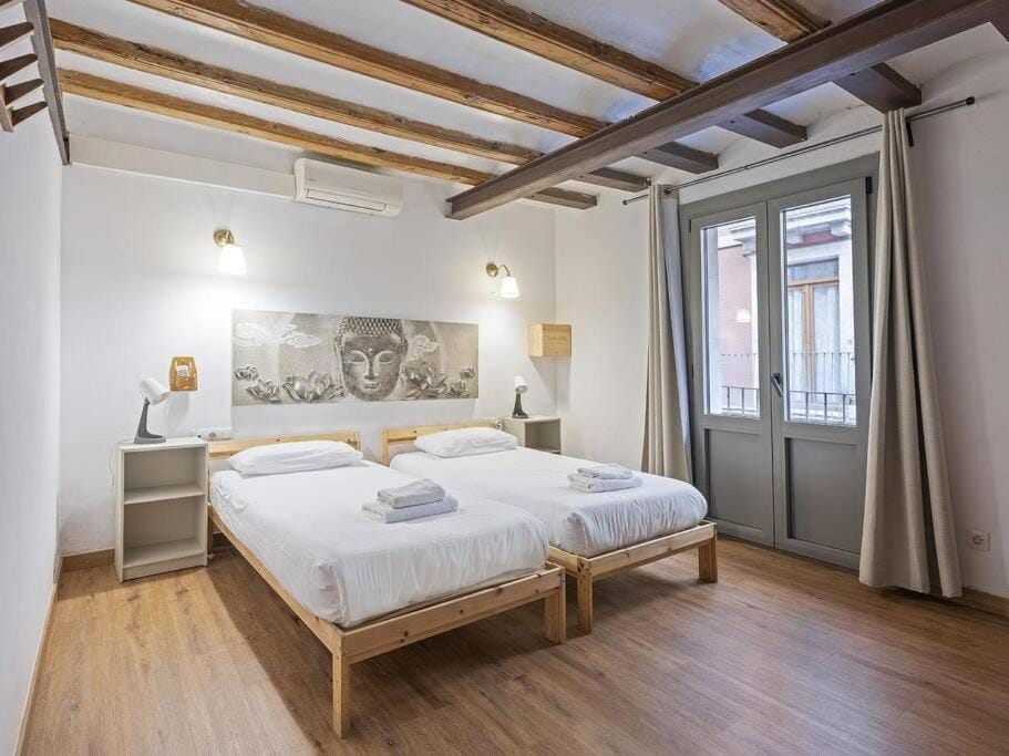 Las Ramblas, comfort in BCN for 8 persons Apartment in Barcelona