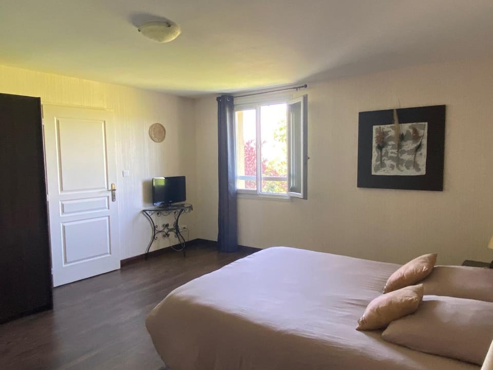 Domaine de la Noiseraie - Suites spacieuses Bed and Breakfast in Auvergne-Rhône-Alpes