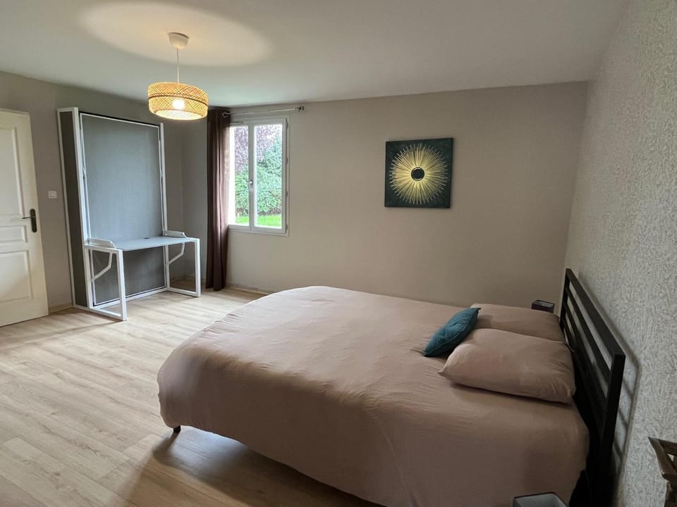 Domaine de la Noiseraie - Suites spacieuses Bed and Breakfast in Auvergne-Rhône-Alpes