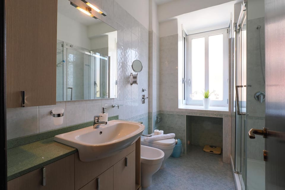 Shower, Toilet, Bathroom, bidet, towels