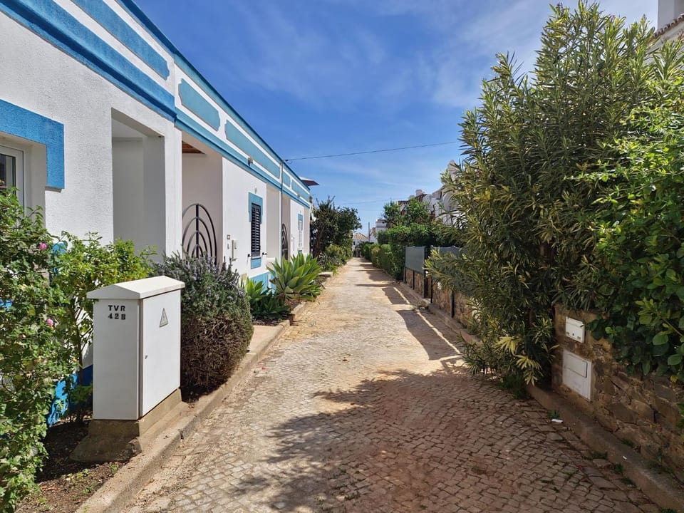 Neighbourhood, Street view