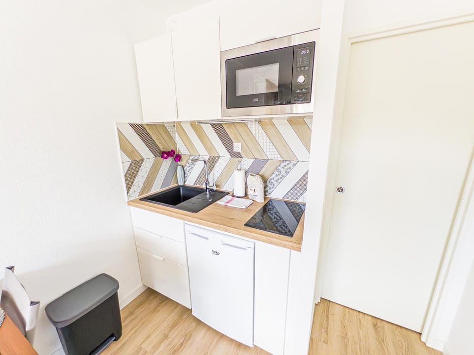 Kitchen or kitchenette, stove