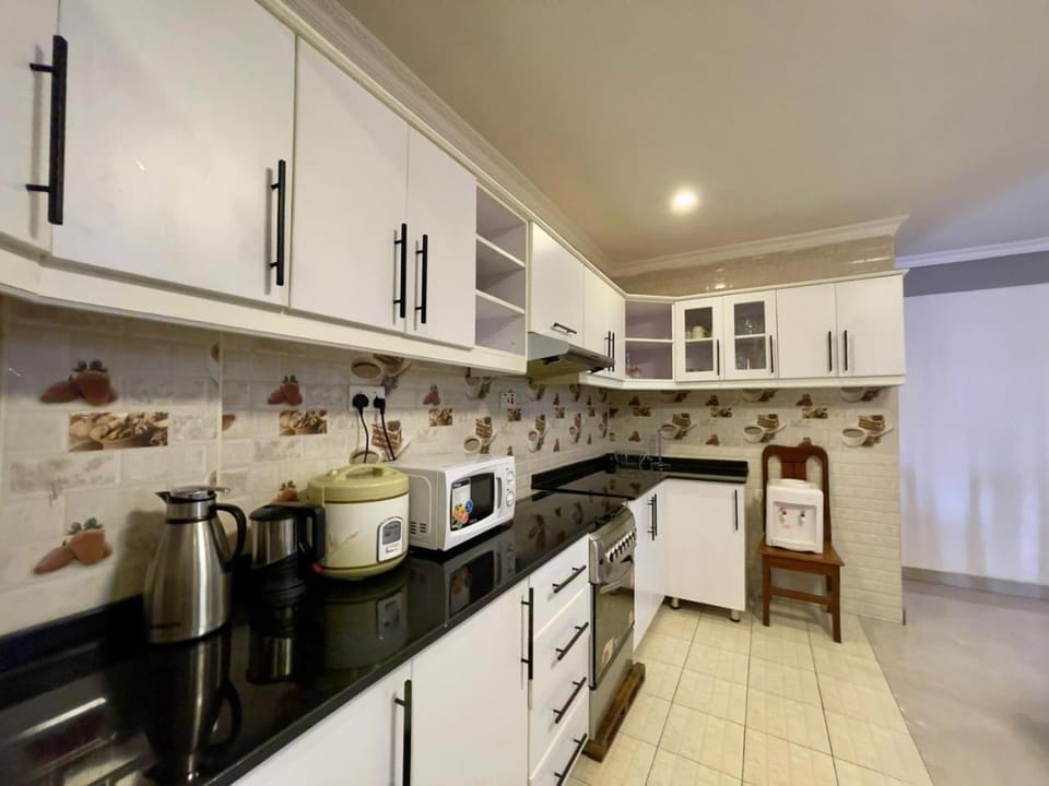 Coffee/tea facilities, minibar, pet friendly, storage, stove