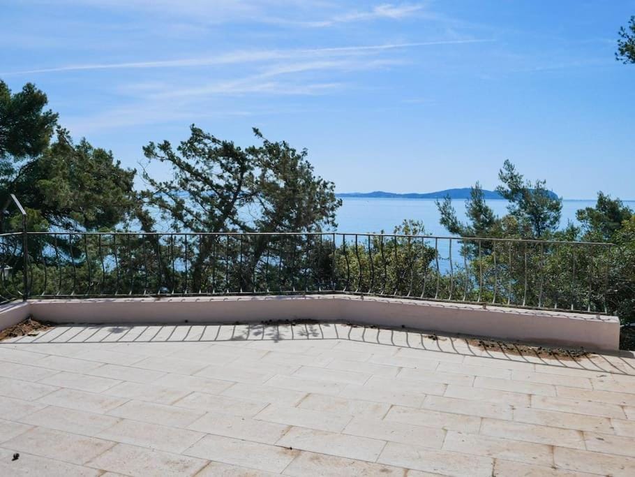 Maison bord de mer vue exceptionnelle avec accès privé House in French Riviera