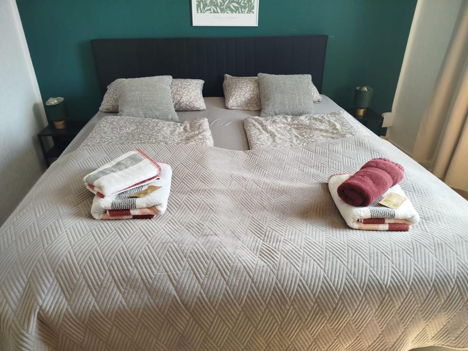 Bed, Photo of the whole room, Bedroom, towels