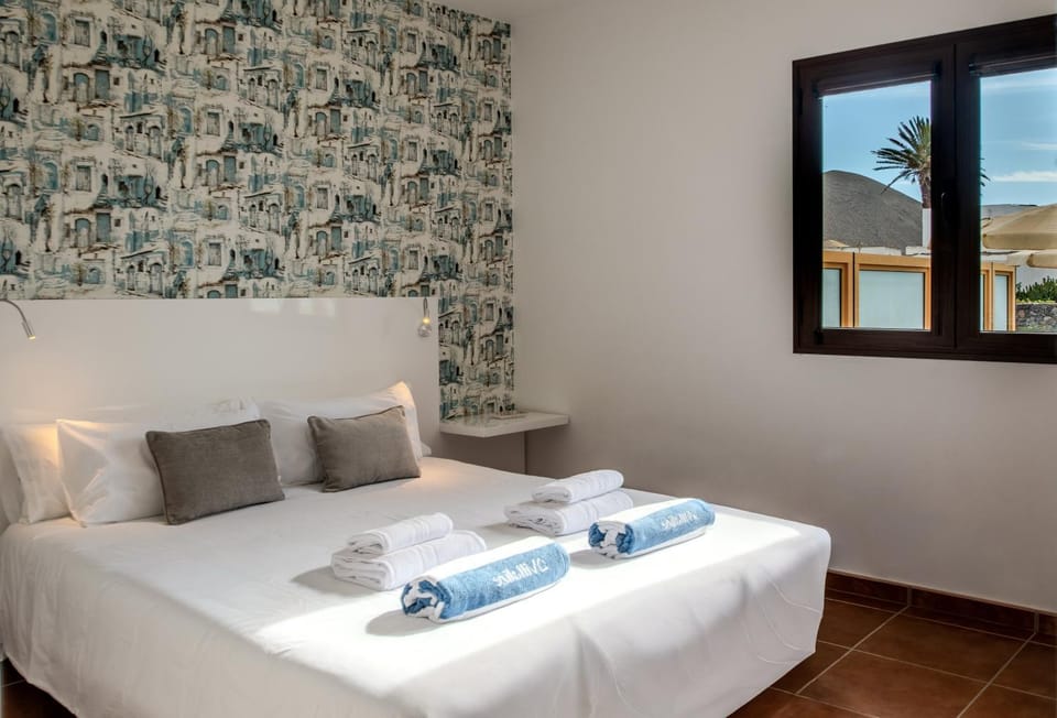 Bed, View (from property/room), Photo of the whole room, Bedroom, safe, towels, air conditioner