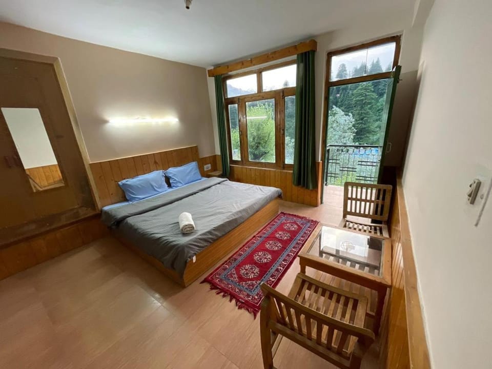 Bed, Photo of the whole room, towels