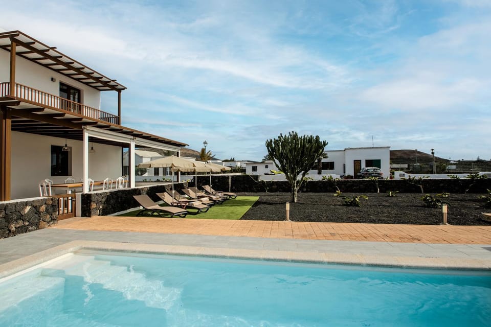 Property building, Day, Garden, Garden view, Pool view, Swimming pool, sunbed