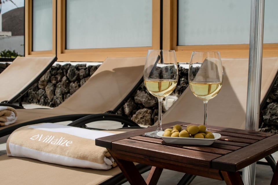 Food and drinks, Food, Pool view, Swimming pool, Drinks, sunbed