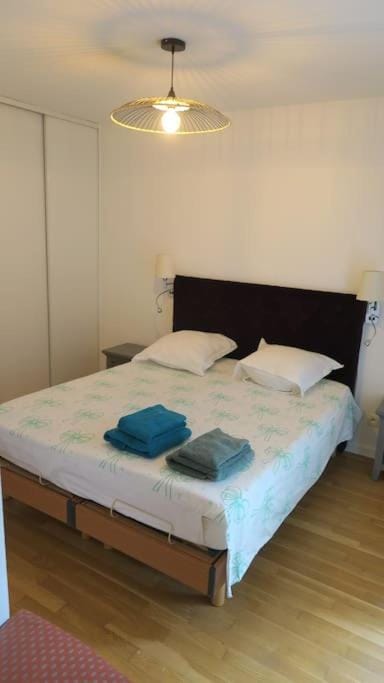Appartement confortable calme avec terrasse proche métro - accueil personnel Apartment in Lyon
