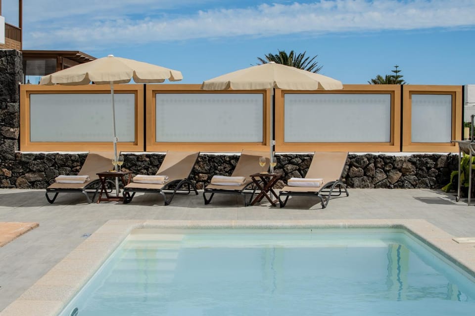 Day, Pool view, Swimming pool, sunbed
