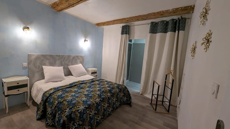 Shower, Bed