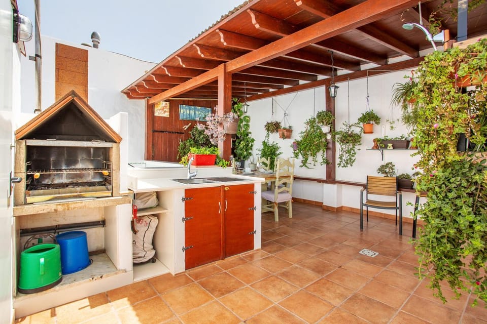 Property building, Kitchen or kitchenette, Living room