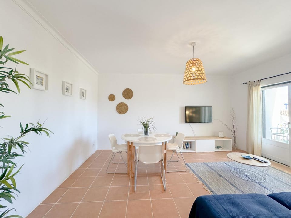 TV and multimedia, Living room, Dining area