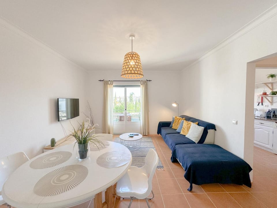 TV and multimedia, Living room, Dining area