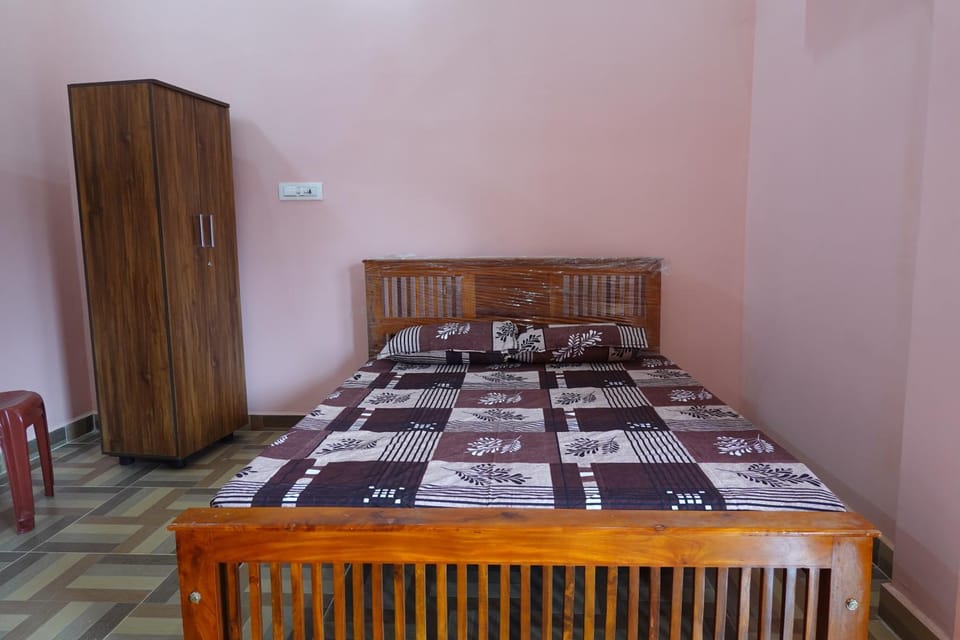 Bed, Photo of the whole room, wardrobe