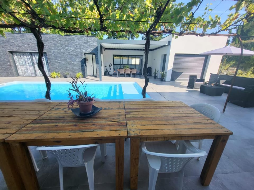 Balcony/Terrace, Pool view, Swimming pool