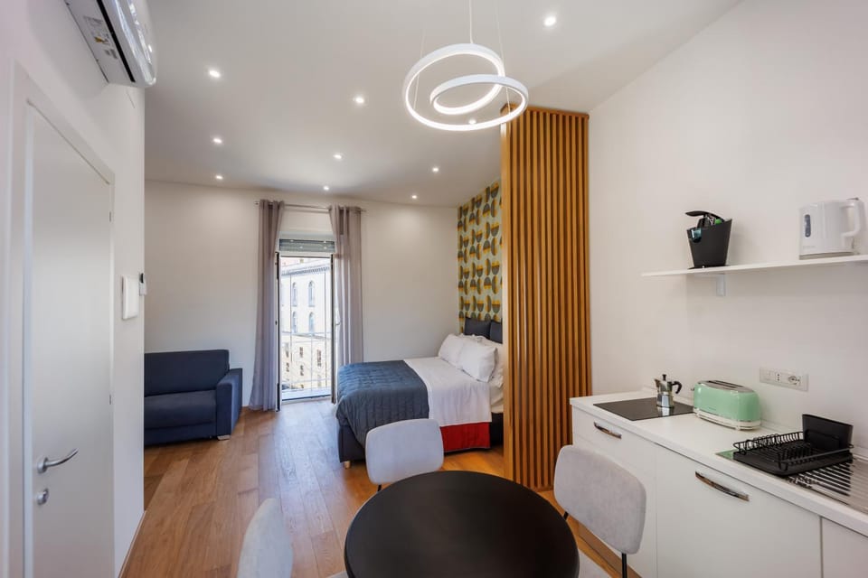 House in Decumani Yellow By HouseinNaples Apartment in Naples