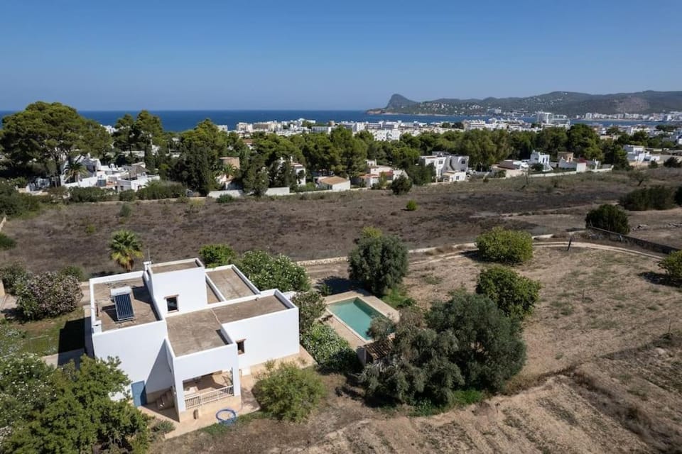 Can Pere March. Casa familiar con piscina. House in Ibiza