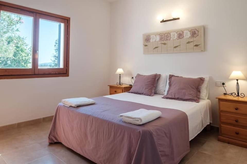 Can Pere March. Casa familiar con piscina. House in Ibiza