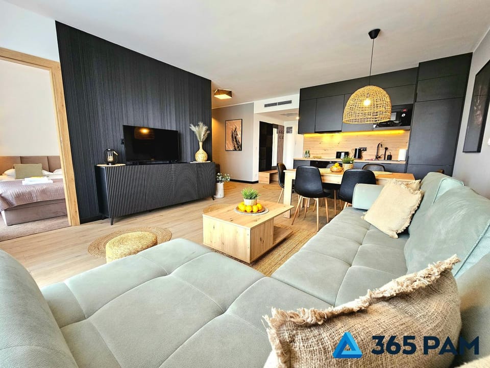 Bed, TV and multimedia, Living room, Photo of the whole room, Seating area, Dining area, Bedroom
