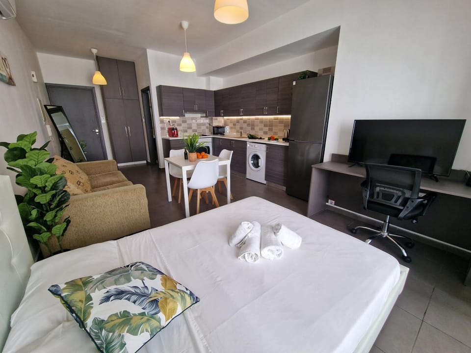 Bed, Living room, kitchen